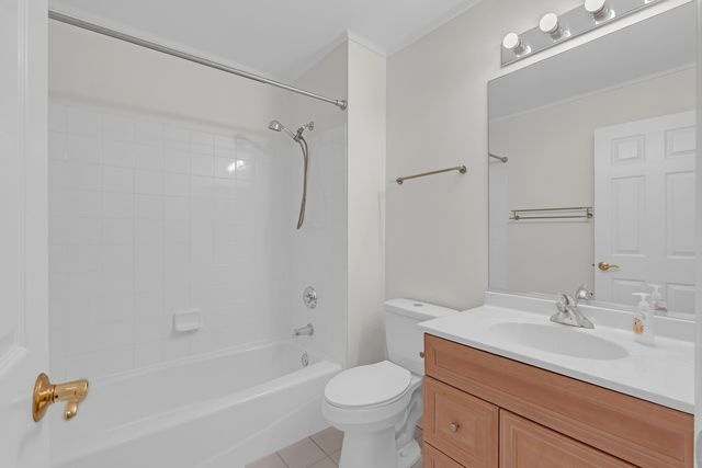 947 Kensington Drive 7-E3, Northbrook, IL 60062