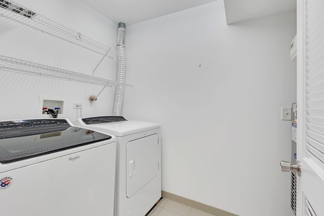 947 Kensington Drive 7-E3, Northbrook, IL 60062