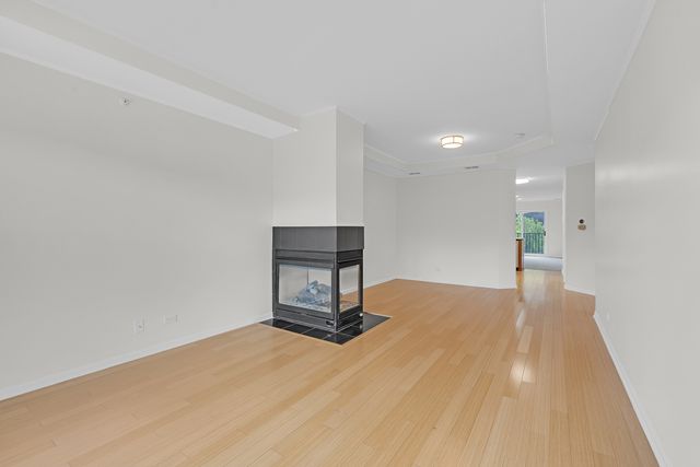 947 Kensington Drive 7-E3, Northbrook, IL 60062