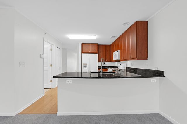 947 Kensington Drive 7-E3, Northbrook, IL 60062
