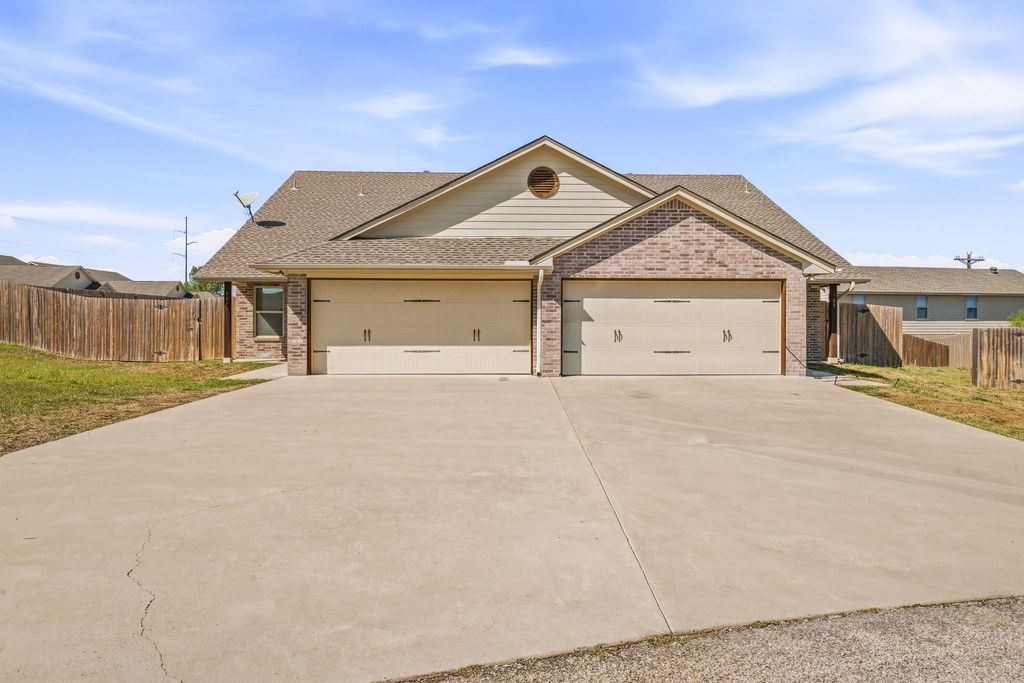 903 Dart Court, Granbury, TX 76049 — exterior