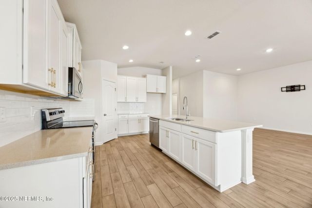 70414 WINDING RIVER Drive, Yulee, FL 32097