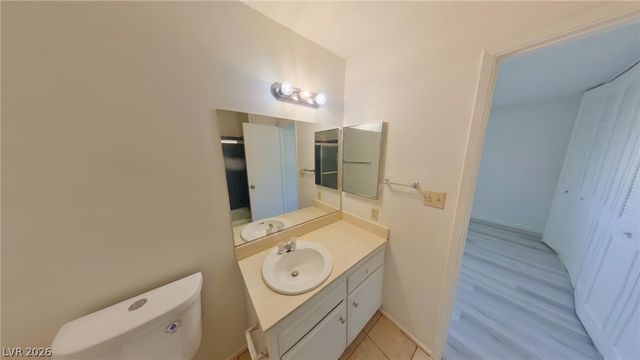 210 Greenbriar Townhouse Way, Las Vegas, NV 89121