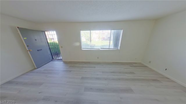 210 Greenbriar Townhouse Way, Las Vegas, NV 89121