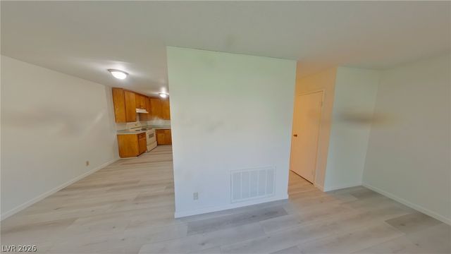 210 Greenbriar Townhouse Way, Las Vegas, NV 89121