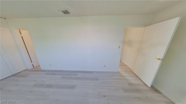 210 Greenbriar Townhouse Way, Las Vegas, NV 89121