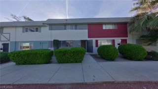 210 Greenbriar Townhouse Way, Las Vegas, NV 89121