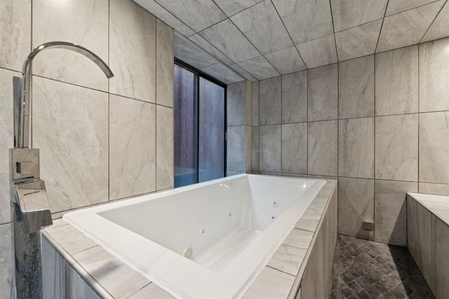 914 N Cypress Ct, Wichita, KS 67206