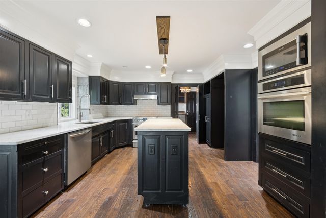 914 N Cypress Ct, Wichita, KS 67206