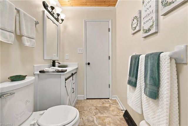 370 Tamworth Drive, Clemmons, NC 27012