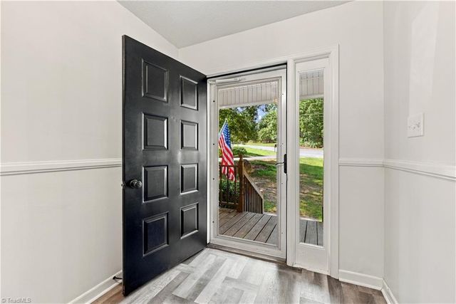 370 Tamworth Drive, Clemmons, NC 27012