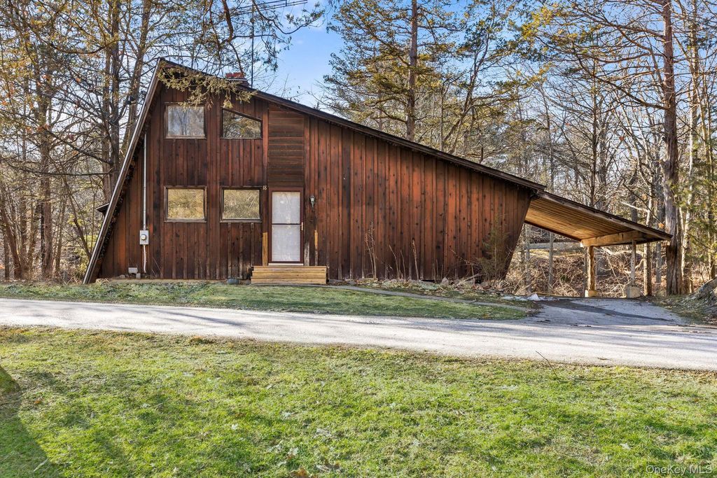 304 Lake Lodge Drive, Pleasant Valley, NY 12569