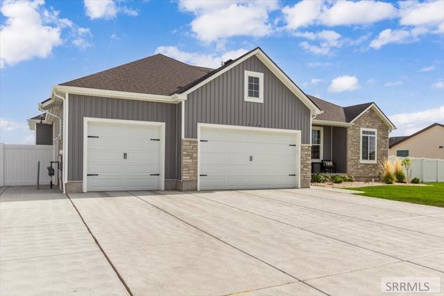 5170 E Smith Drive, Iona, ID 83427
