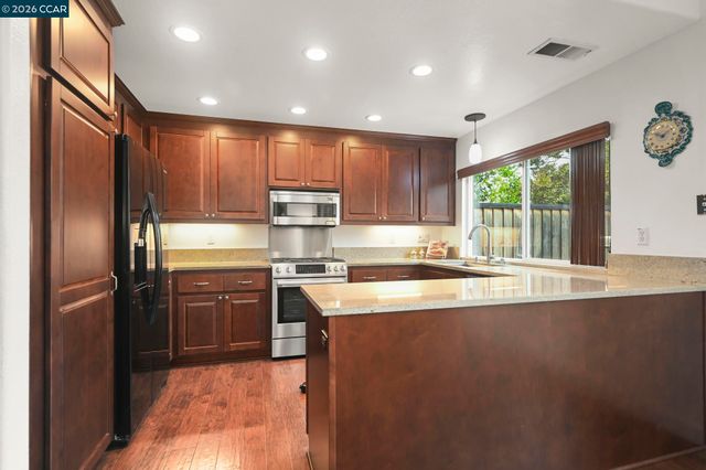 415 Orchard View Ave, Martinez, CA 94553