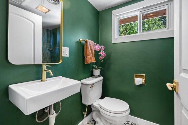 1005 Westowne AVENUE, Waukesha, WI 53188