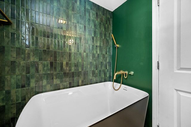 1005 Westowne AVENUE, Waukesha, WI 53188