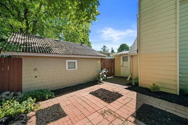 1005 Westowne AVENUE, Waukesha, WI 53188