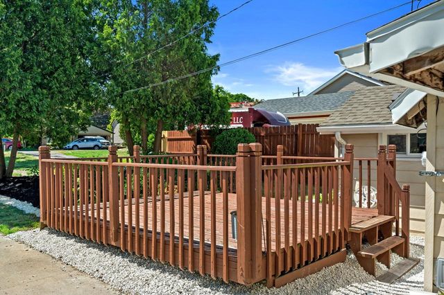1005 Westowne AVENUE, Waukesha, WI 53188