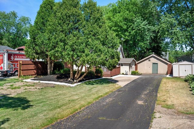 1005 Westowne AVENUE, Waukesha, WI 53188
