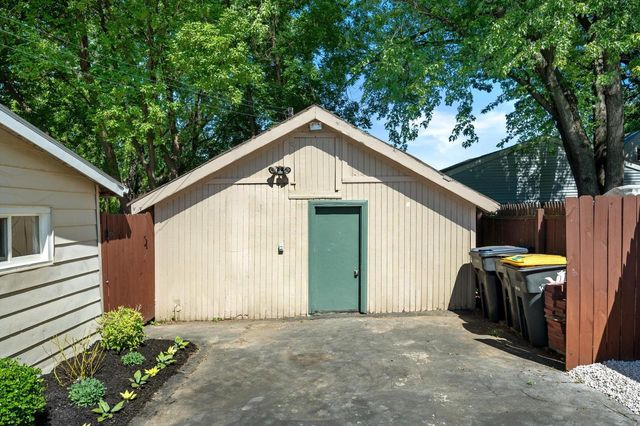 1005 Westowne AVENUE, Waukesha, WI 53188