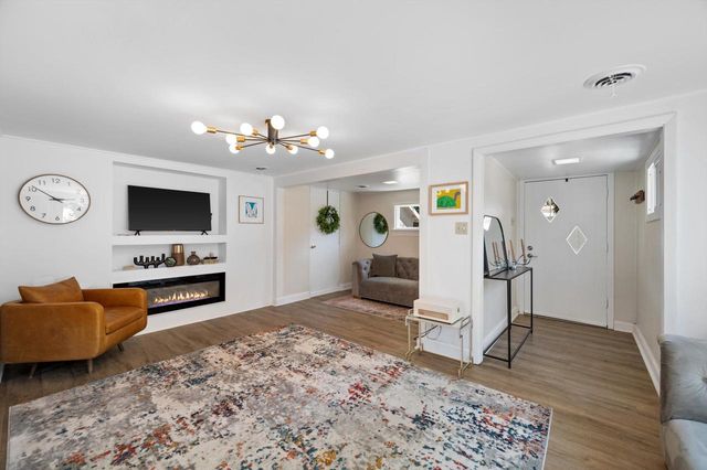 1005 Westowne AVENUE, Waukesha, WI 53188
