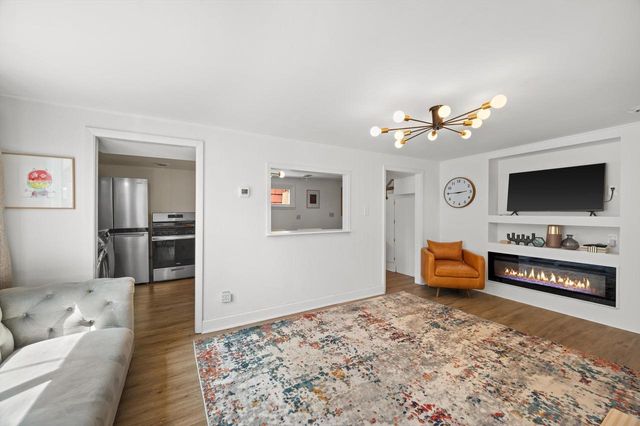 1005 Westowne AVENUE, Waukesha, WI 53188