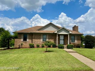 4901 Hunters Point Cir, Louisville, KY 40216