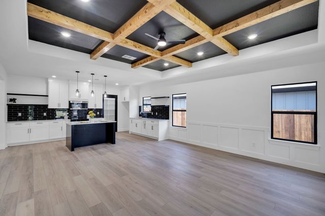 310 Matthew Street, Hillsboro, TX 76645