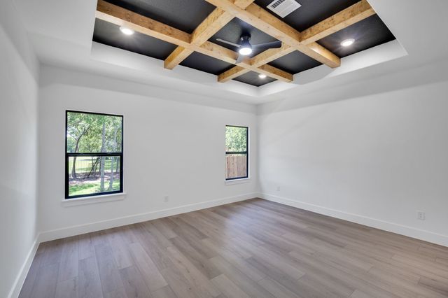 310 Matthew Street, Hillsboro, TX 76645