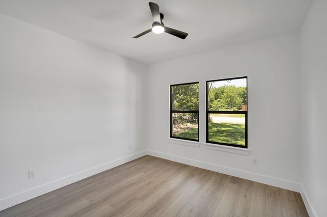 310 Matthew Street, Hillsboro, TX 76645