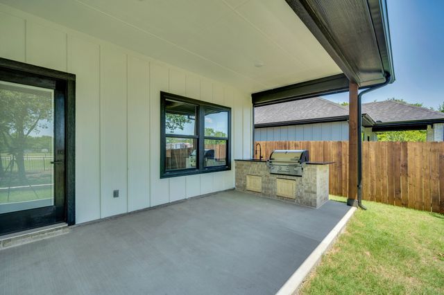 310 Matthew Street, Hillsboro, TX 76645