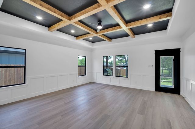 310 Matthew Street, Hillsboro, TX 76645