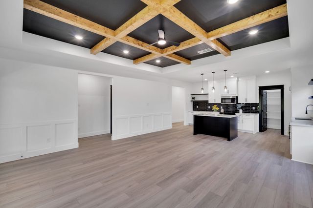 310 Matthew Street, Hillsboro, TX 76645