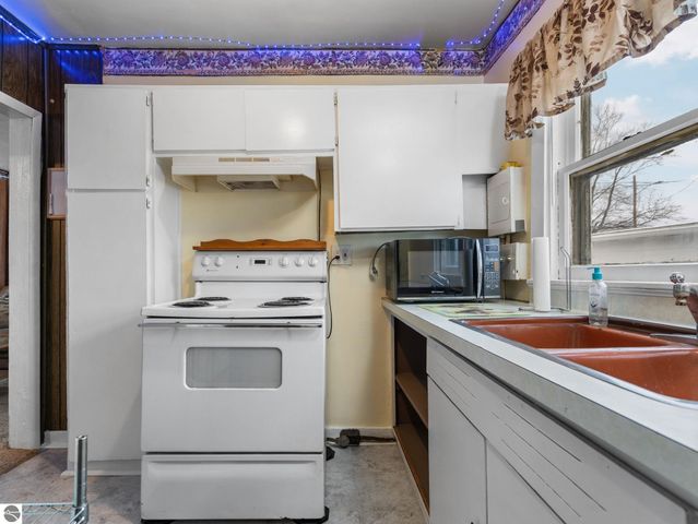 405 Powers Street, Cadillac, MI 49601