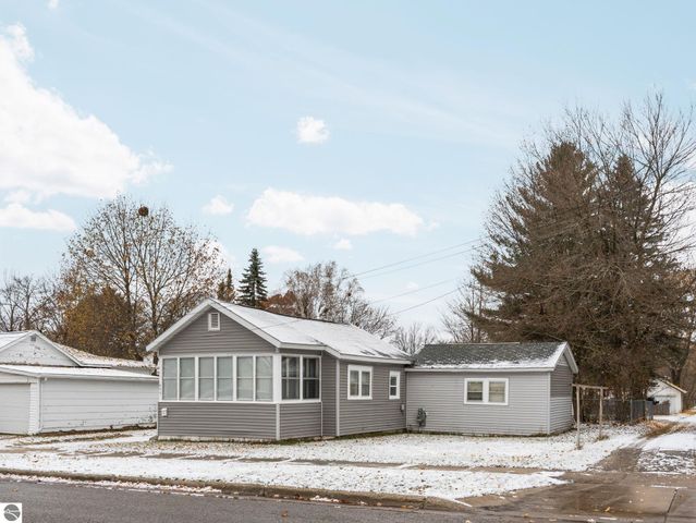 405 Powers Street, Cadillac, MI 49601