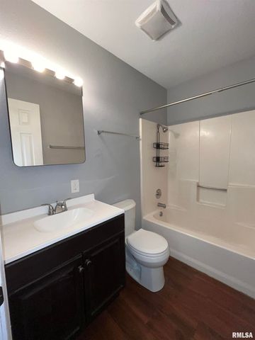 612 E Campus Dr Apt B10, Carbondale, IL 62901