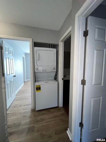 612 E Campus Dr Apt B10, Carbondale, IL 62901