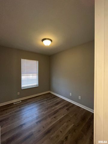 612 E Campus Dr Apt B10, Carbondale, IL 62901