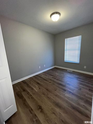 612 E Campus Dr Apt B10, Carbondale, IL 62901