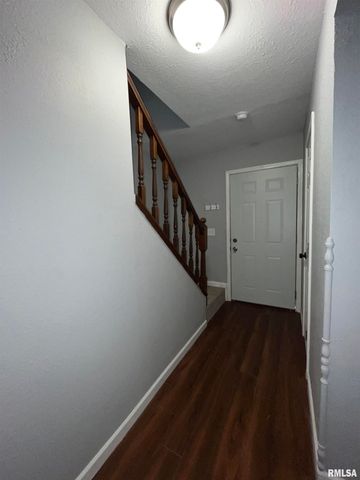 612 E Campus Dr Apt B10, Carbondale, IL 62901