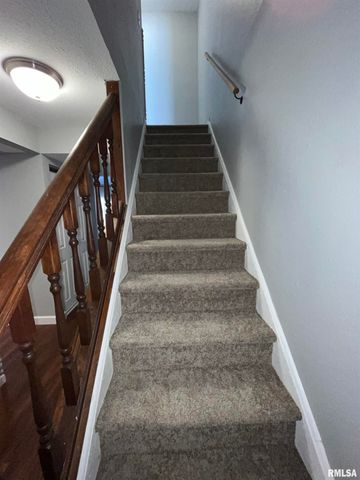 612 E Campus Dr Apt B10, Carbondale, IL 62901