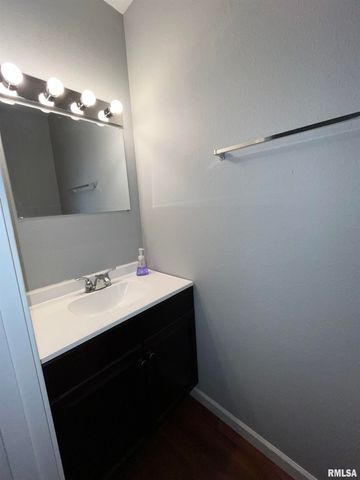 612 E Campus Dr Apt B10, Carbondale, IL 62901