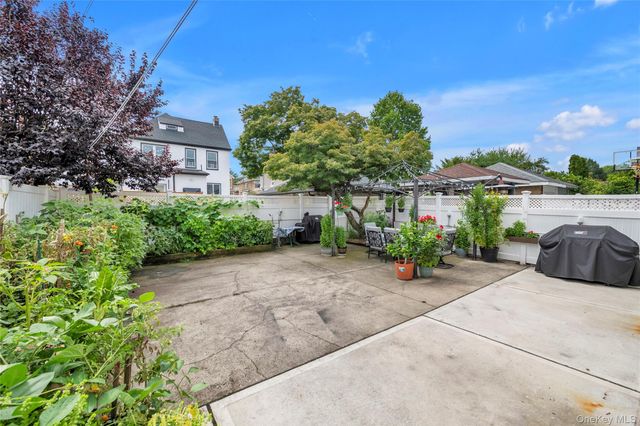 15424 12th Road, Whitestone, NY 11357