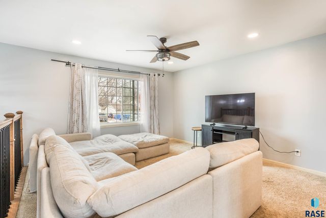 5504 S Danberry Dr Drive, Sioux Falls, SD 57106