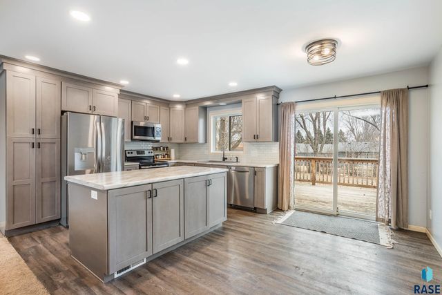 5504 S Danberry Dr Drive, Sioux Falls, SD 57106