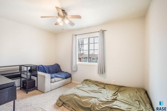 5504 S Danberry Dr Drive, Sioux Falls, SD 57106