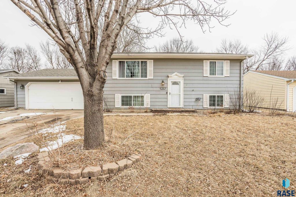 5504 S Danberry Dr Drive, Sioux Falls, SD 57106