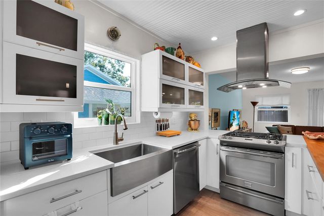 2714 52ND STREET S, Gulfport, FL 33707