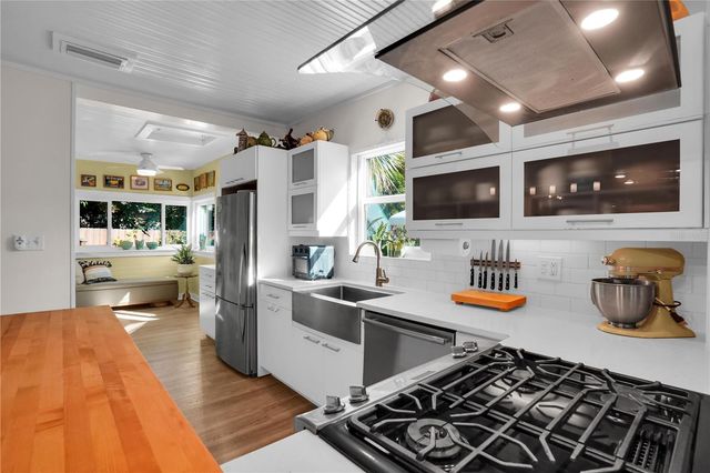 2714 52ND STREET S, Gulfport, FL 33707