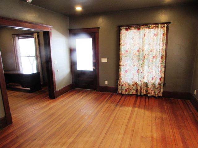 1707 N Main, Newton, KS 67114